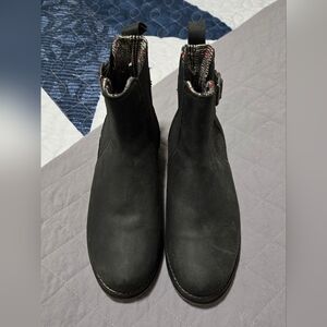 Women's Kamik brand mid-calf  boots (Black Size 8)